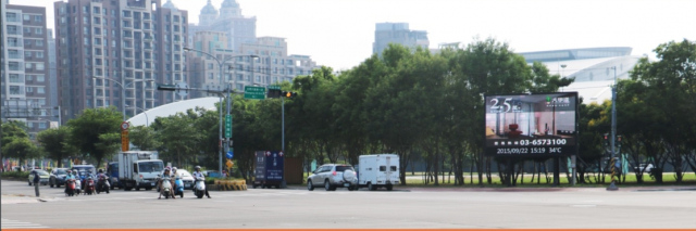 竹北市莊經南路/光明六路LED電視牆