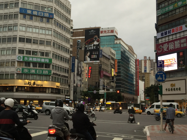 台北市中山區南京西路8號